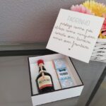 Caixa com napolitanas e miniatura