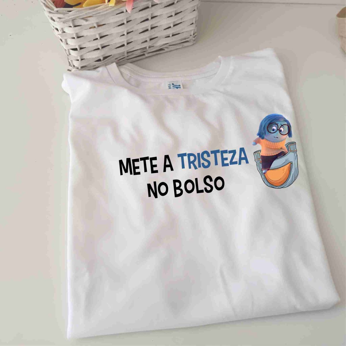 T-shirt Tristeza Divertidamente - Image 1